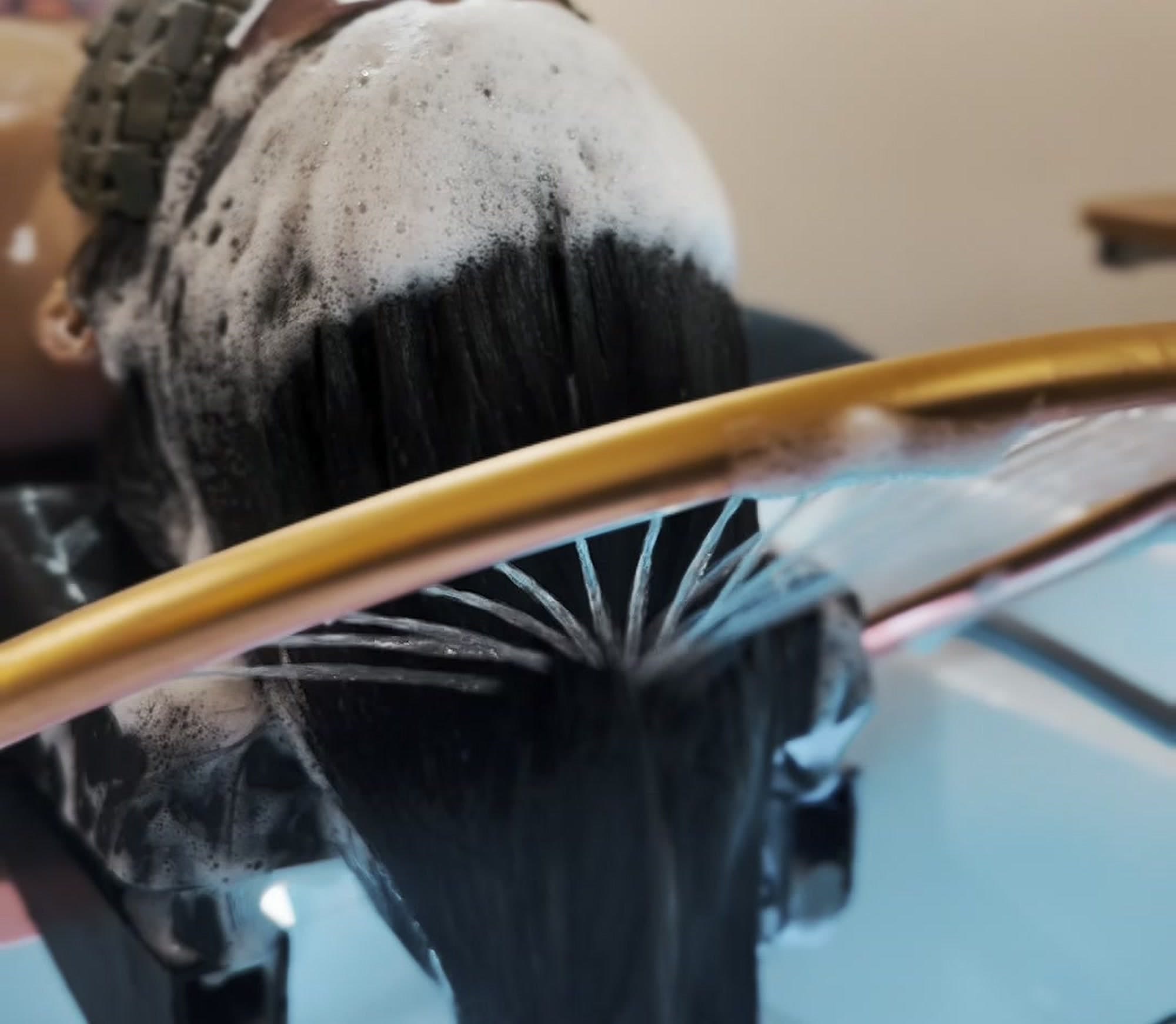 Water running over freshly washed hair at the hair spa basin